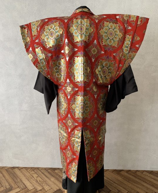 紋付袴レンタル・成人式・結婚式・卒業式【陣羽織】朱赤　金箔の華文、アラベスク模様